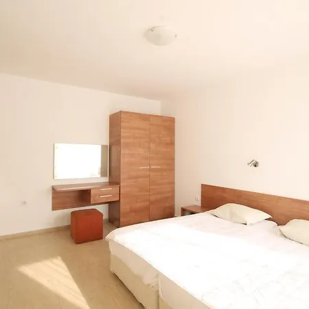 New Estate In Sun Village Апартамент