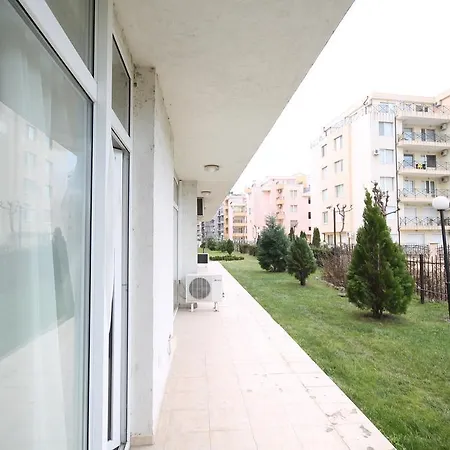 New Estate In Sun Village Апартамент